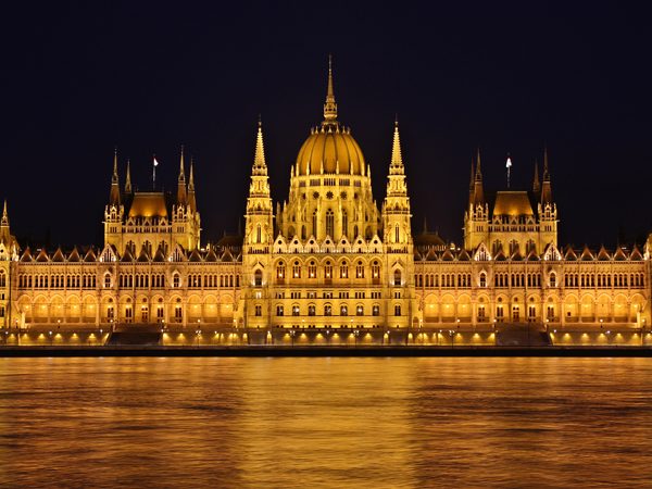 macaristan parlamento binası