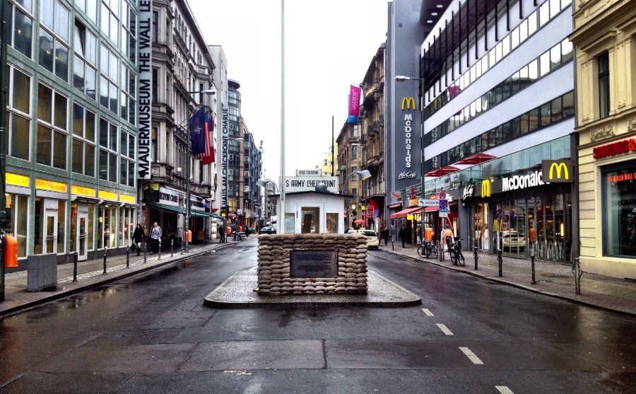 checkpoint charlie berlin